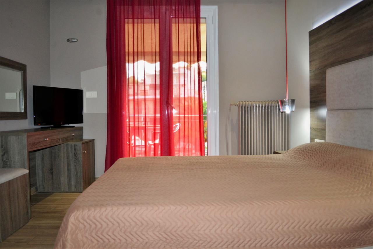 Ritsas Hotel Tolón Exteriér fotografie